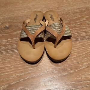 Lucky Brand Stylish Women's Sandals in Tan and Cream